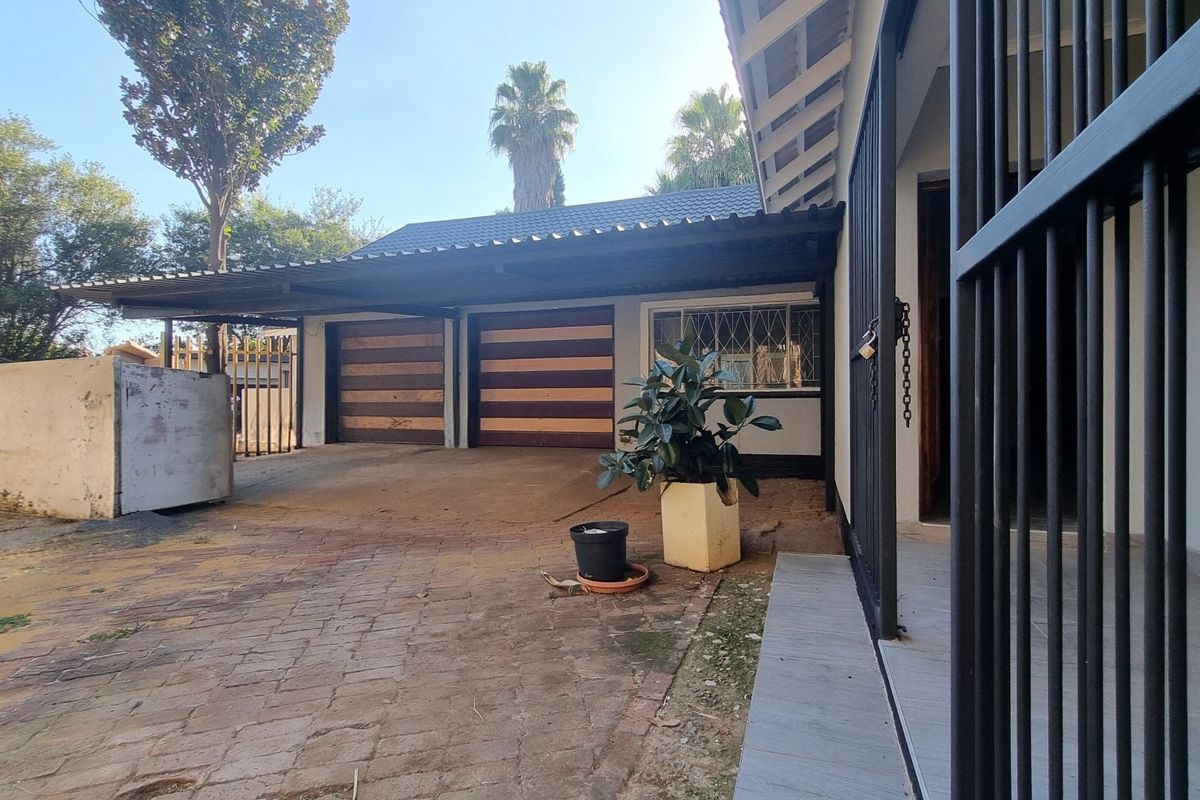 Newly Renovated Family Home with Exceptional Features - Photo 4