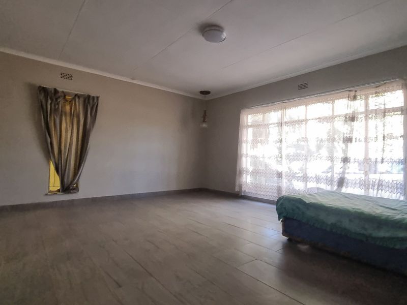 Newly Renovated Family Home with Exceptional Features - Photo 10