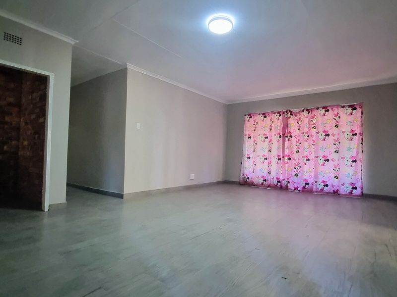 Newly Renovated Family Home with Exceptional Features - Photo 8