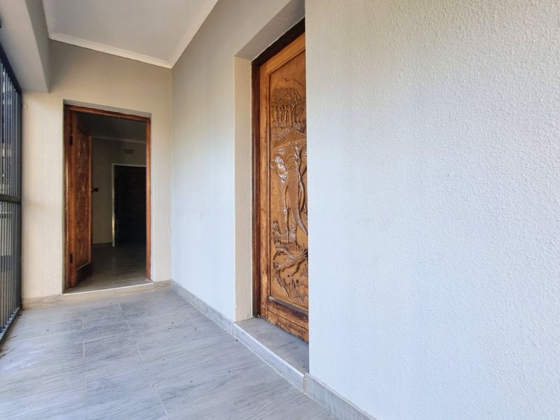 Newly Renovated Family Home with Exceptional Features - Photo 7