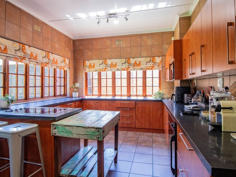 Family Haven with Income Potential in Secure Hurlyvale! - Photo 9