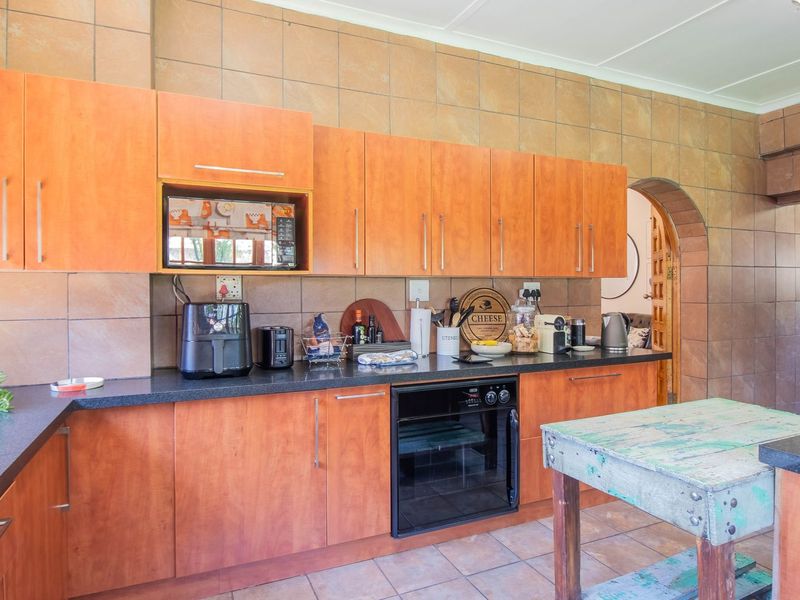 Family Haven with Income Potential in Secure Hurlyvale! - Photo 8