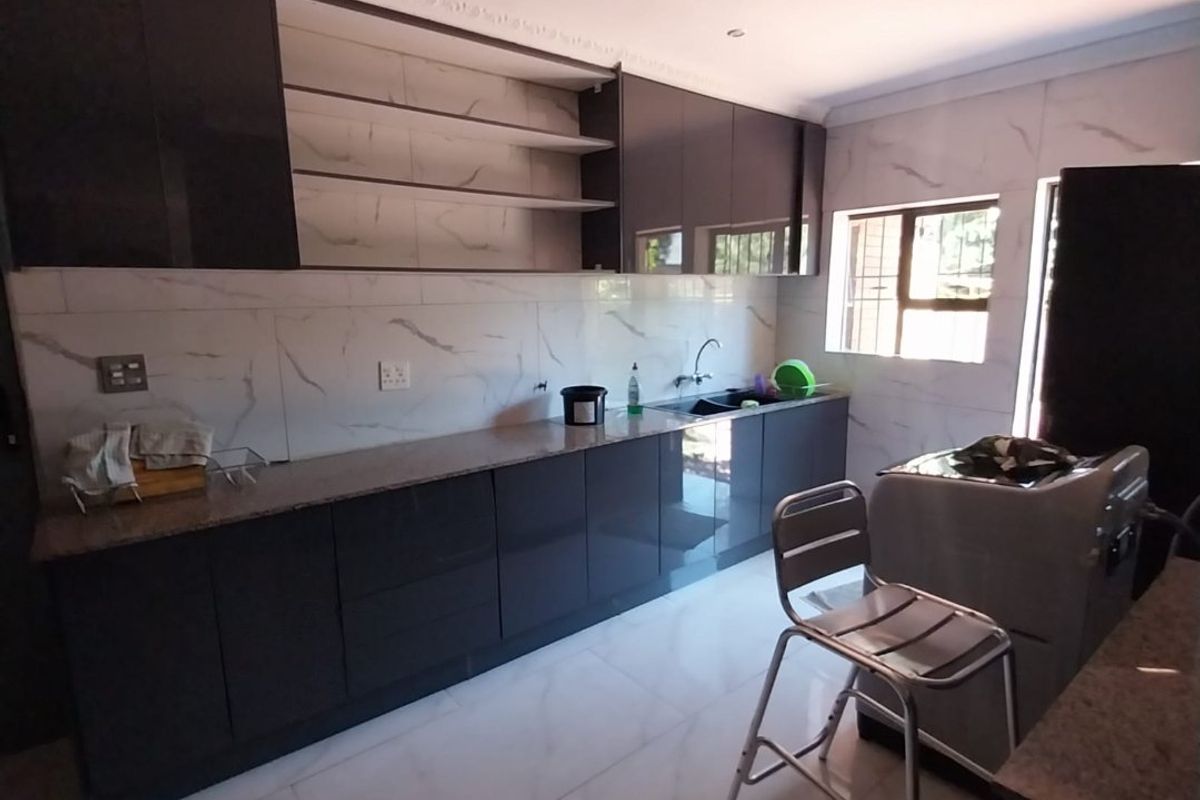 Magnificent Off-Grid Luxury Living In Sunward Park - Photo 5