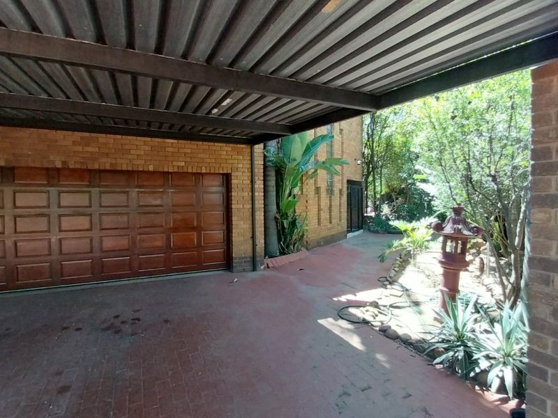 Magnificent Off-Grid Luxury Living In Sunward Park - Photo 4