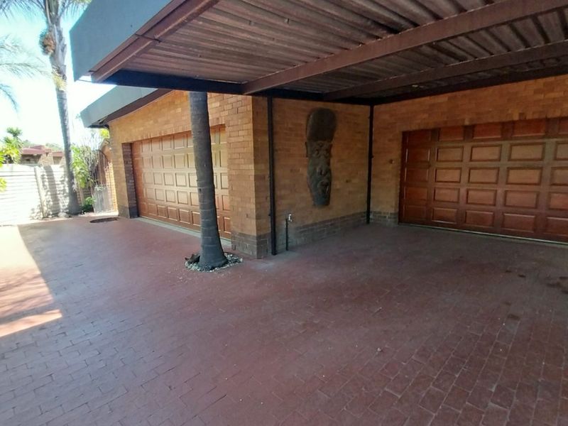 Magnificent Off-Grid Luxury Living In Sunward Park - Photo 3