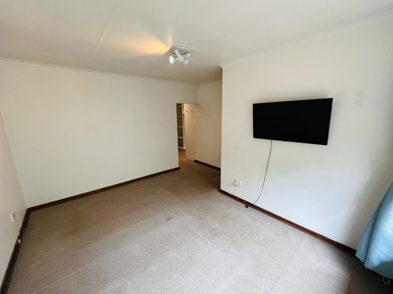 3 bedroom & two bath stand alone house for rent in Bedfordview - Photo 7