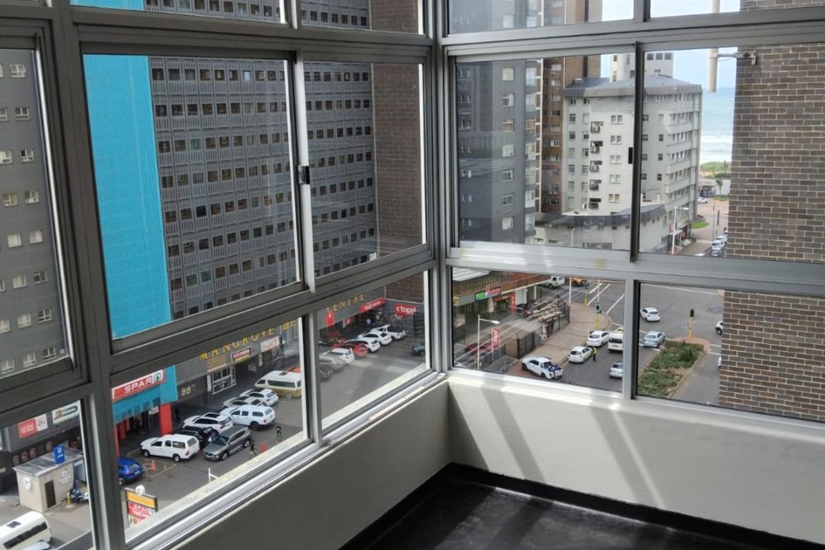 3.5 Bedrooms, 1.5 Bathrooms Apartment To Let In North Beach, Durban - Photo 5