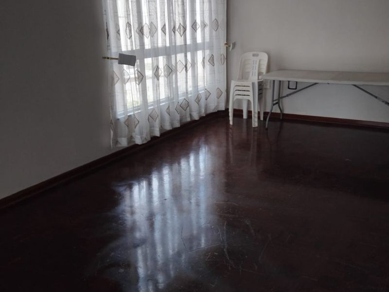 3.5 Bedrooms, 1.5 Bathrooms Apartment To Let In North Beach, Durban - Photo 7