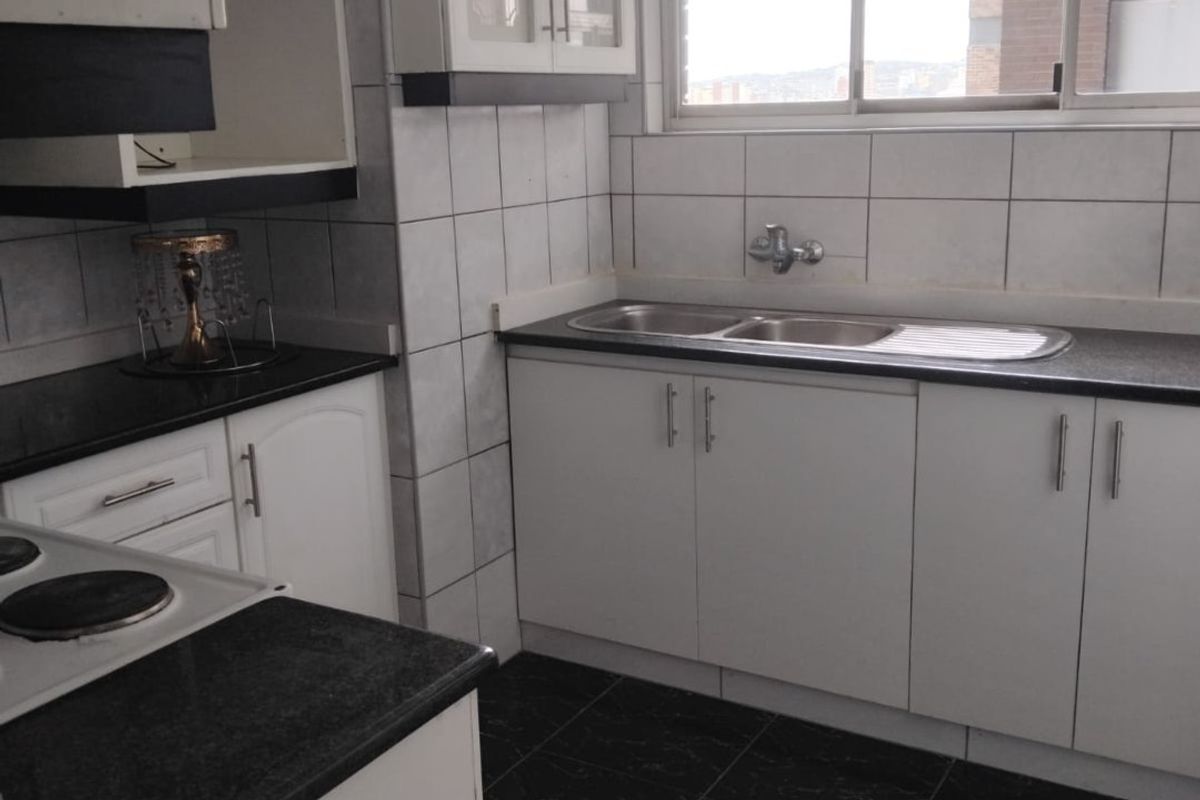 3.5 Bedrooms, 1.5 Bathrooms Apartment To Let In North Beach, Durban - Photo 2