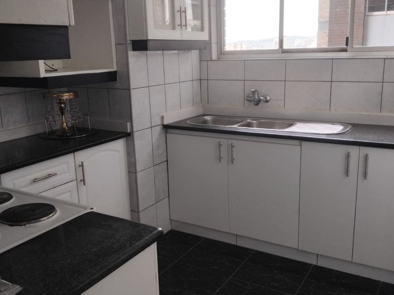 3.5 Bedrooms, 1.5 Bathrooms Apartment To Let In North Beach, Durban - Photo 2