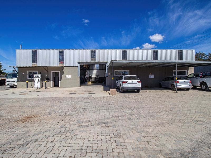 Prime Farm with Warehouse, ideal for Transport & Logistics Hub in Driefonteinen - Photo 5