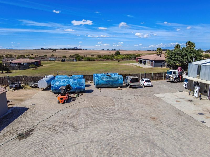 Prime Farm with Warehouse, ideal for Transport & Logistics Hub in Driefonteinen - Photo 6