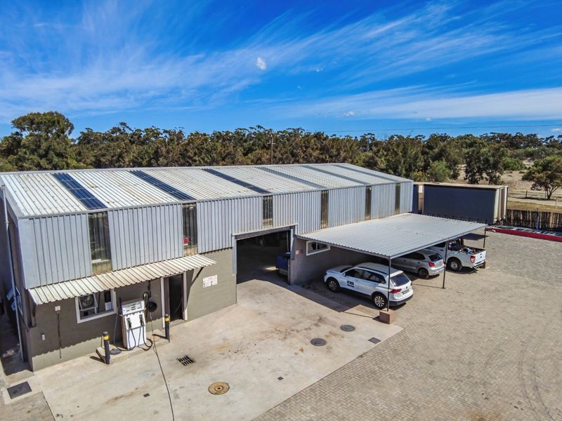 Prime Farm with Warehouse, ideal for Transport & Logistics Hub in Driefonteinen - Photo 1