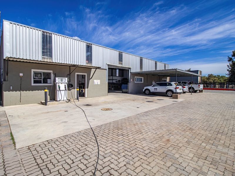Prime Farm with Warehouse, ideal for Transport & Logistics Hub in Driefonteinen - Photo 2