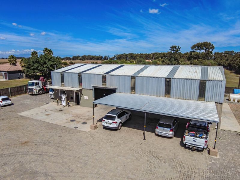 Prime Farm with Warehouse, ideal for Transport & Logistics Hub in Driefonteinen - Photo 3