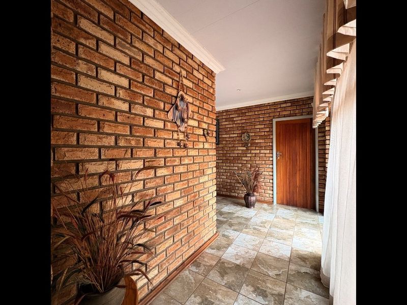 Space, comfort and incredible entertaining — all in one home! - Photo 5