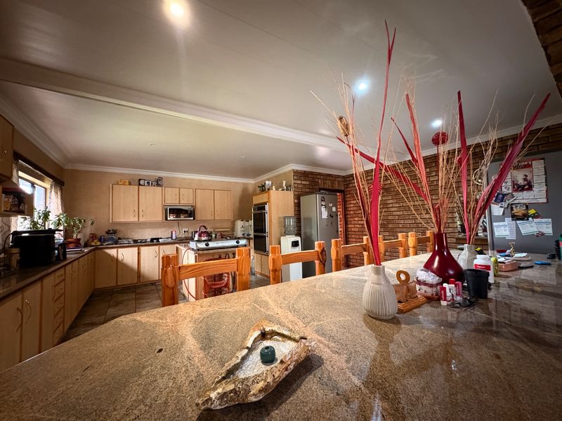 Space, comfort and incredible entertaining — all in one home! - Photo 7