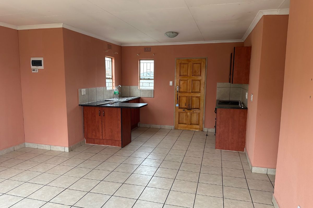 Lovely 3 Bedroom House to Rent in Leopard Rest Estate.  - Photo 2