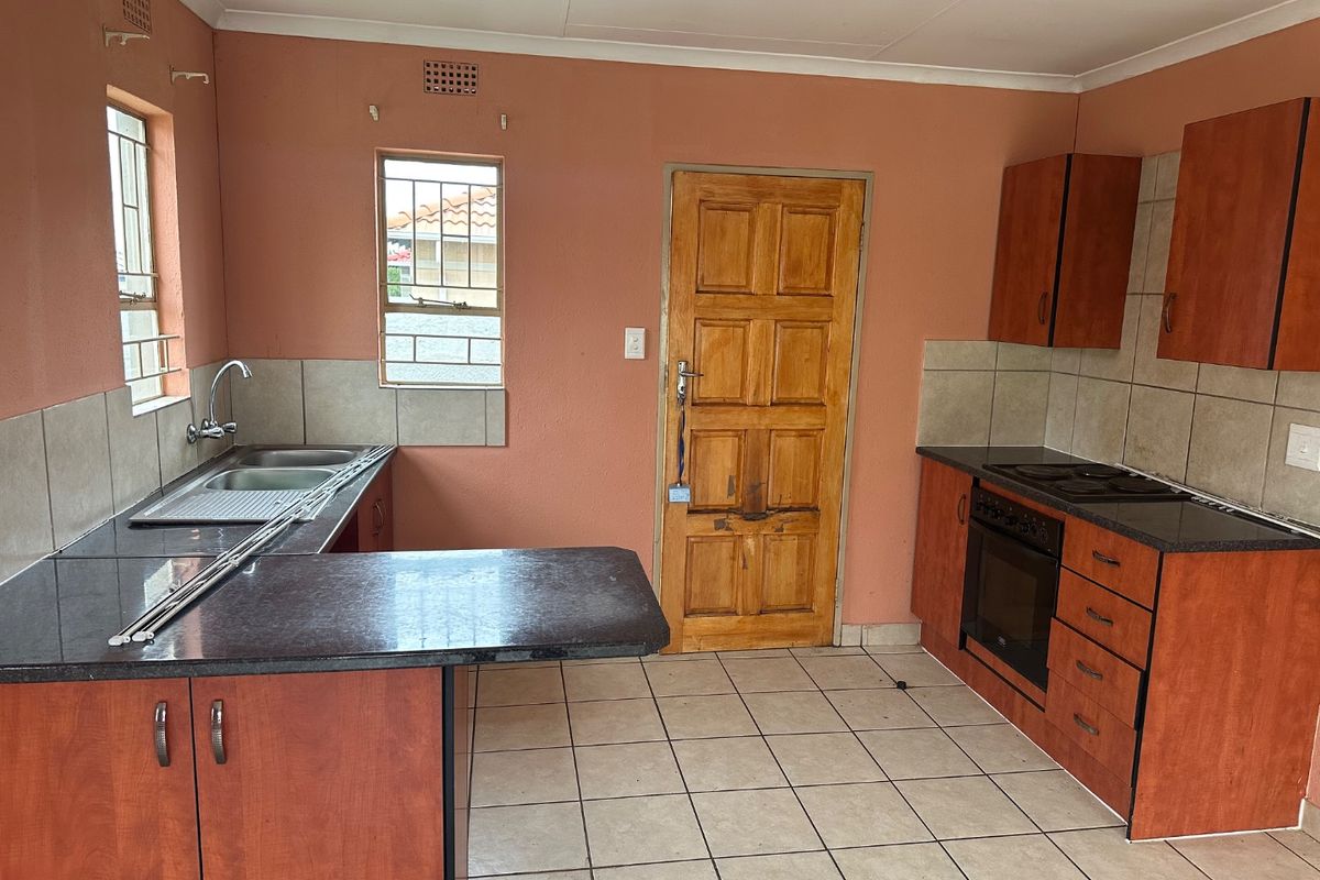 Lovely 3 Bedroom House to Rent in Leopard Rest Estate.  - Photo 3