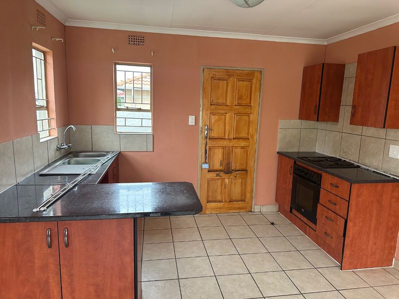 Lovely 3 Bedroom House to Rent in Leopard Rest Estate.  - Photo 3