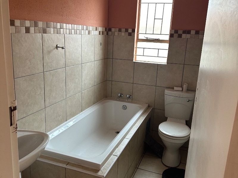 Lovely 3 Bedroom House to Rent in Leopard Rest Estate.  - Photo 9