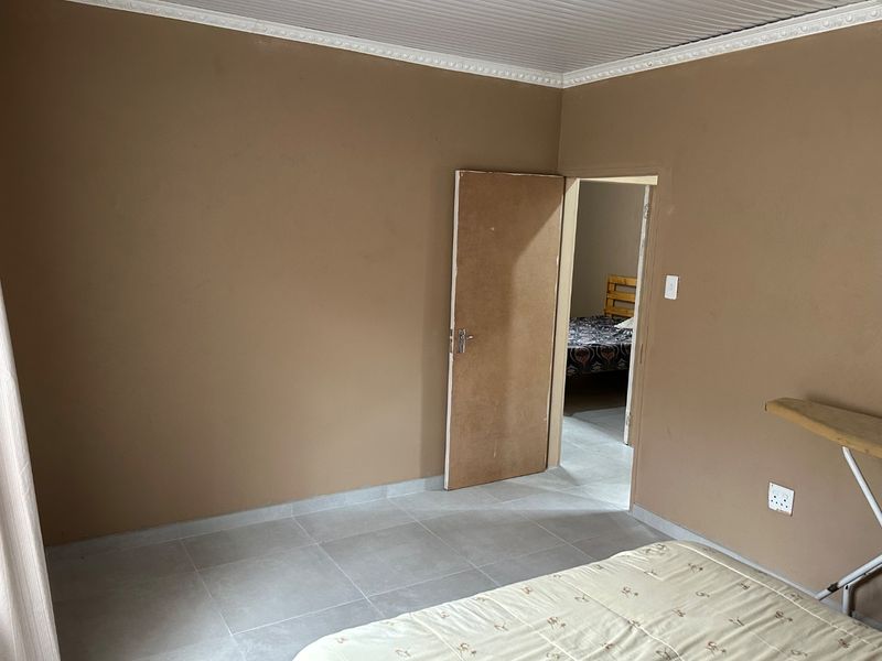 Lovely 3 Bedroom Duplex For Sale in Vosloorus.  - Photo 9