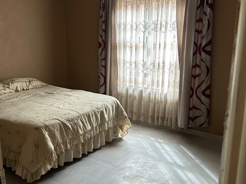 Lovely 3 Bedroom Duplex For Sale in Vosloorus.  - Photo 6