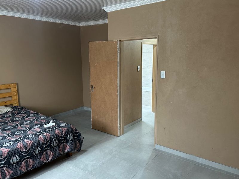 Lovely 3 Bedroom Duplex For Sale in Vosloorus.  - Photo 8