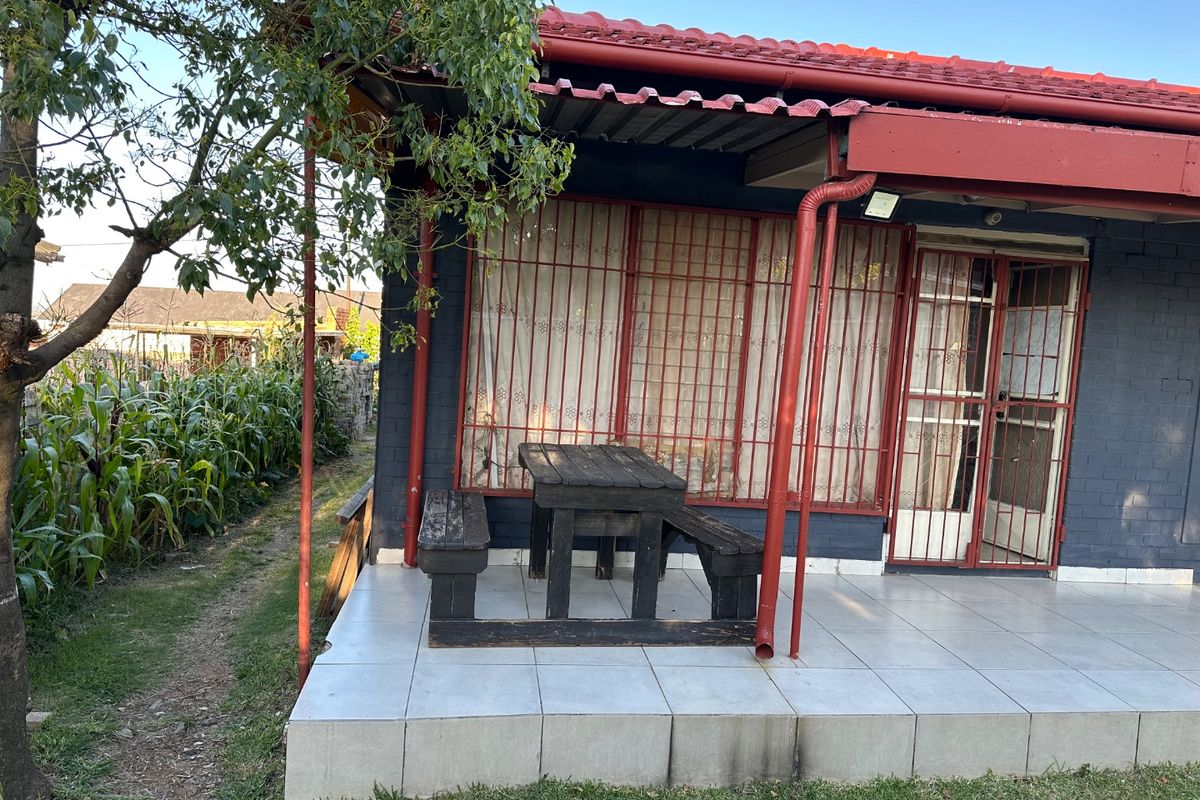 Beautiful 3 Bedroom House for Sale in South Hills.  - Photo 3