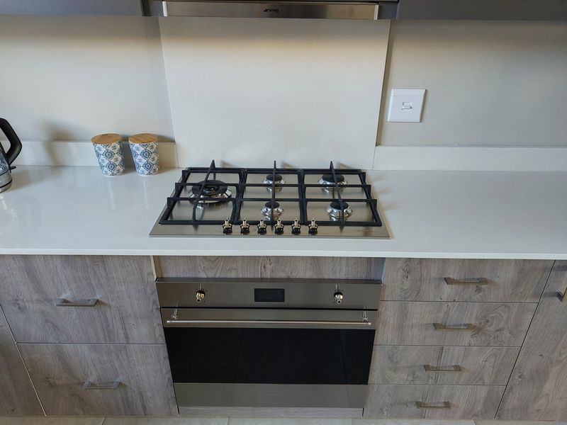 Stunning 3 bedroom, 2 bathroom simplex in Six fountains  - Photo 10