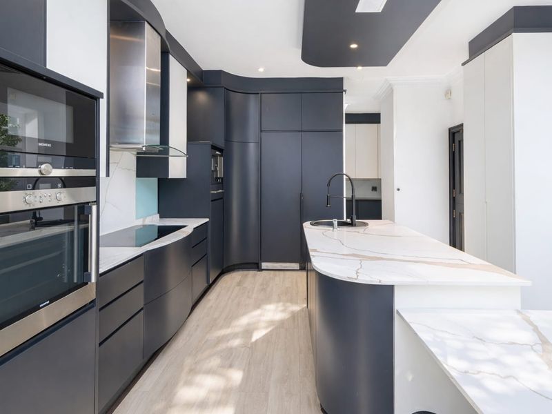 Stunning Family House for Sale  - Photo 9