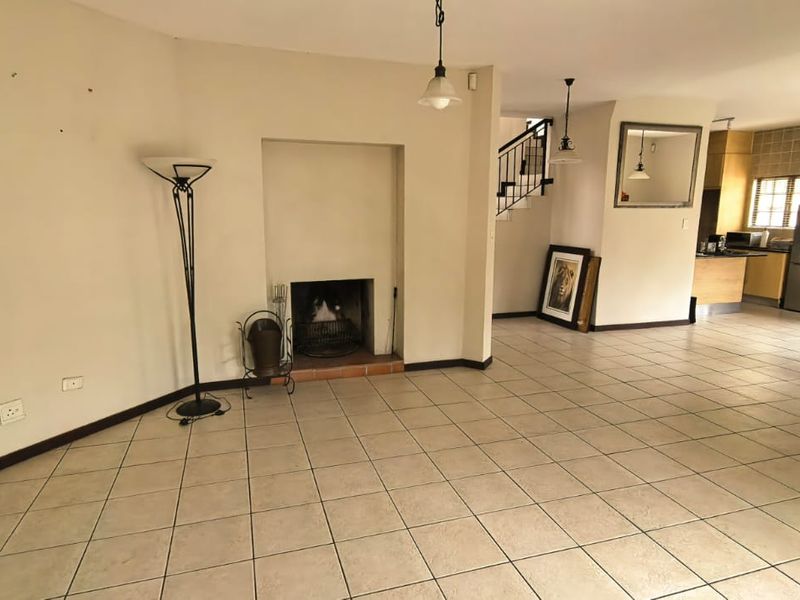 Luxury 5 Bedroom Family Home for Sale in Kyalami Hills Estate - Photo 10