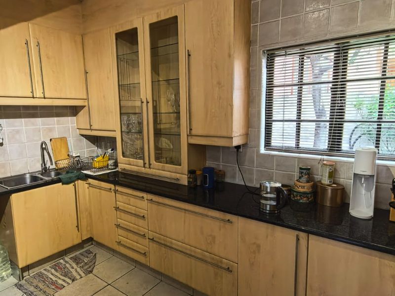 Luxury 5 Bedroom Family Home for Sale in Kyalami Hills Estate - Photo 6