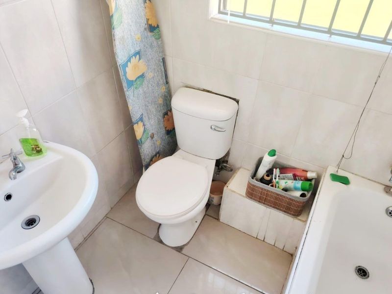 2 Bedroom House for Sale in Mdantsane - Photo 4
