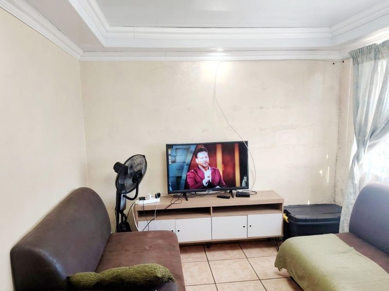 2 Bedroom House for Sale in Mdantsane - Photo 5