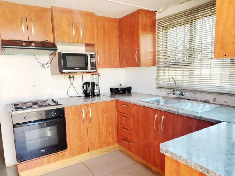 2 Bedroom House for Sale in Mdantsane - Photo 2