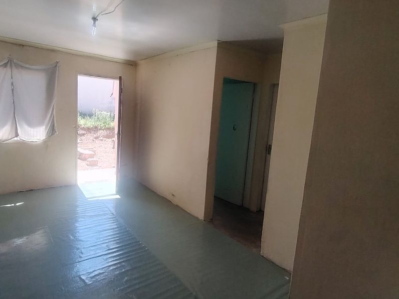 2 Bed House in Scenery Park for Sale - Photo 5