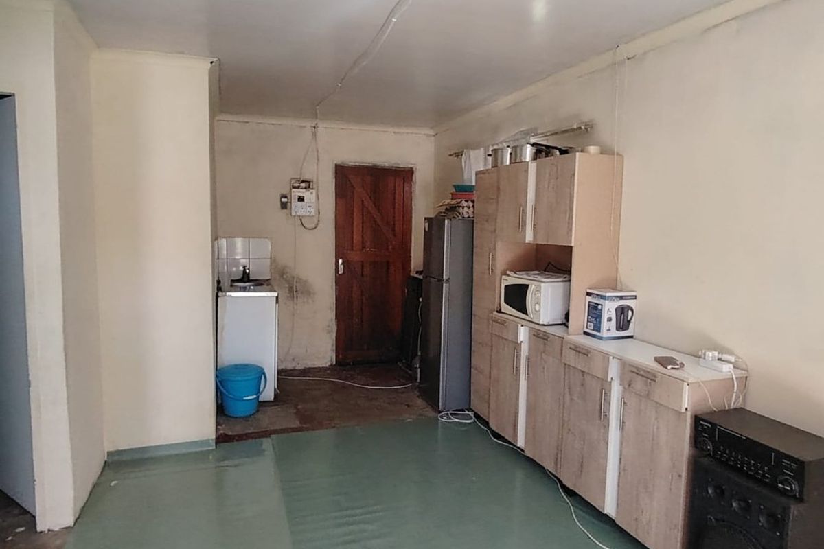 2 Bed House in Scenery Park for Sale - Photo 2