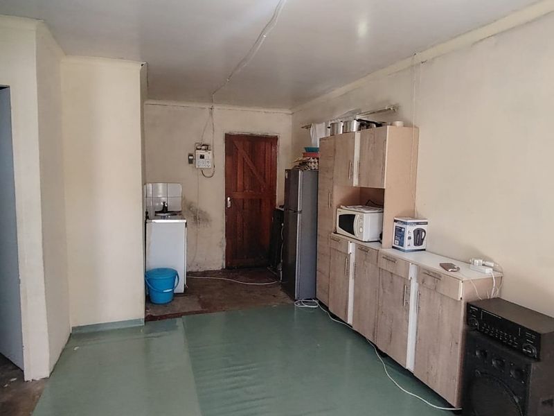 2 Bed House in Scenery Park for Sale - Photo 2