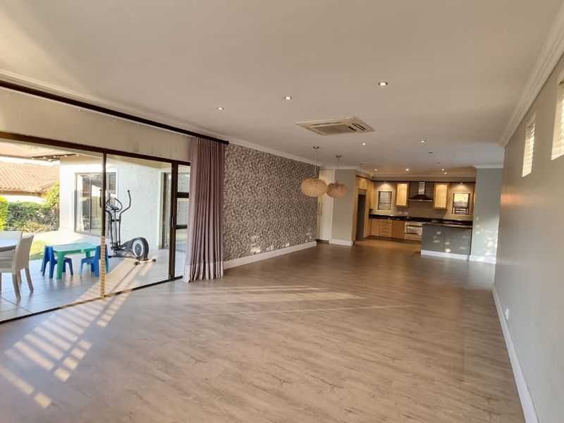 To let in La Lucia, Beautifully Renovated. Secure Estate. - Photo 5