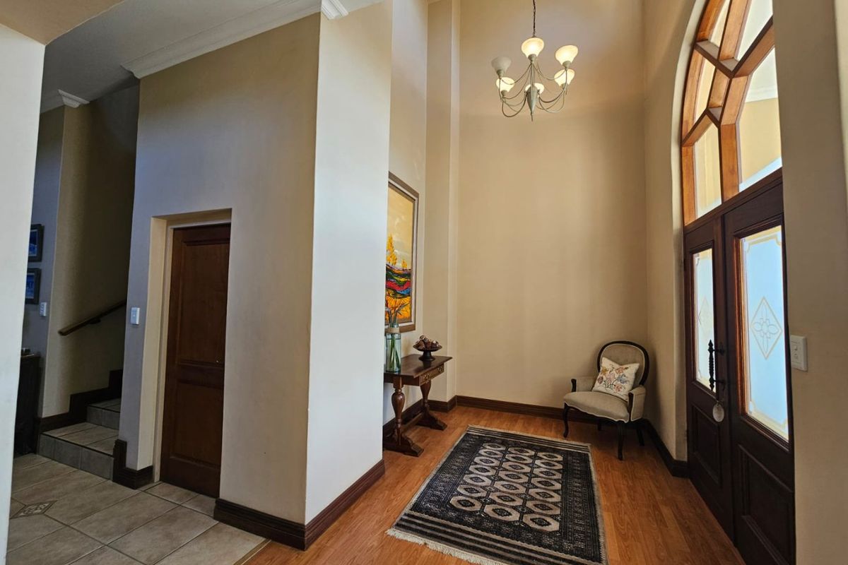 Charming Family Home with flatlet in security estate. - Photo 5