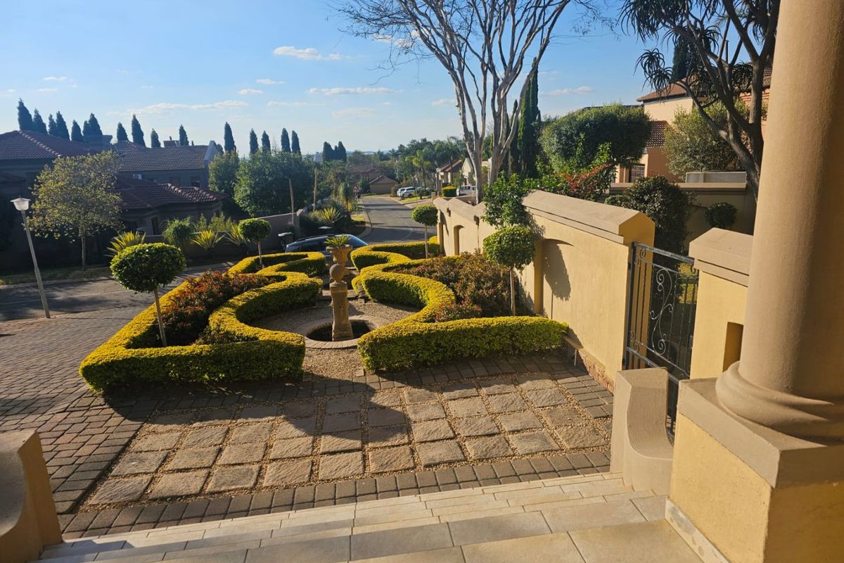 Charming Family Home with flatlet in security estate. - Photo 3