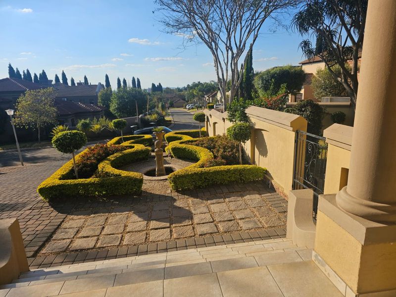 Charming Family Home with flatlet in security estate. - Photo 3