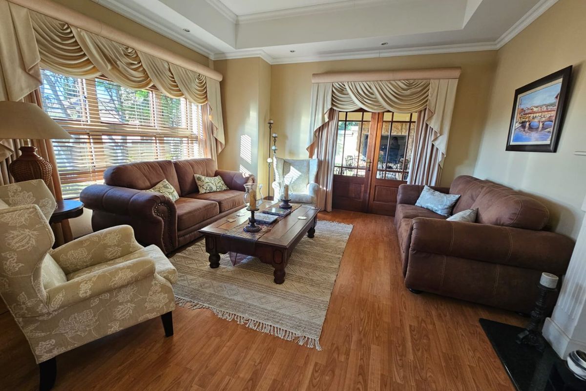 Charming Family Home with flatlet in security estate. - Photo 4