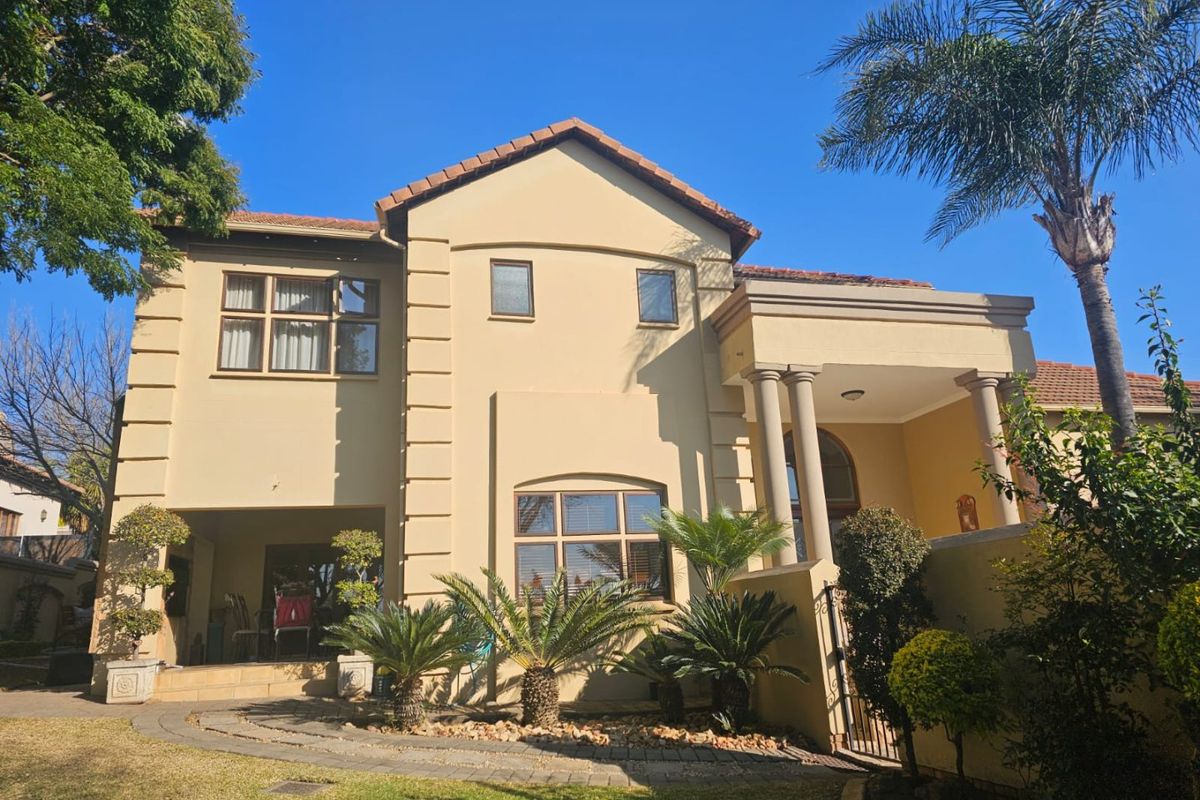 Charming Family Home with flatlet in security estate. - Photo 2