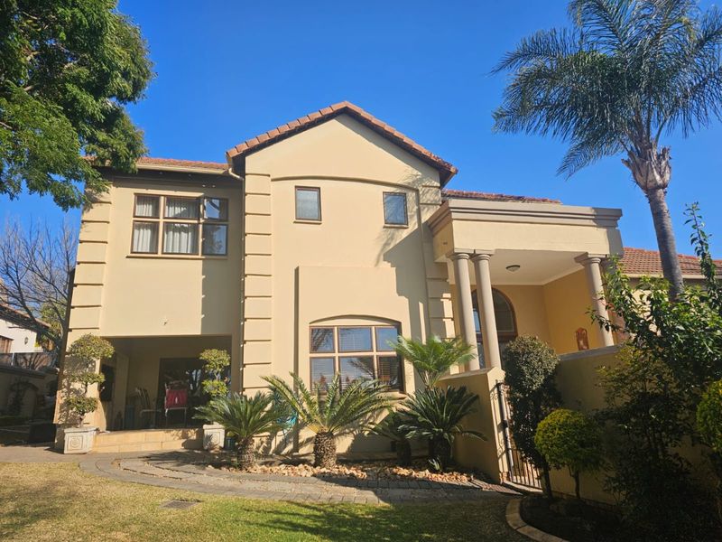 Charming Family Home with flatlet in security estate. - Photo 2