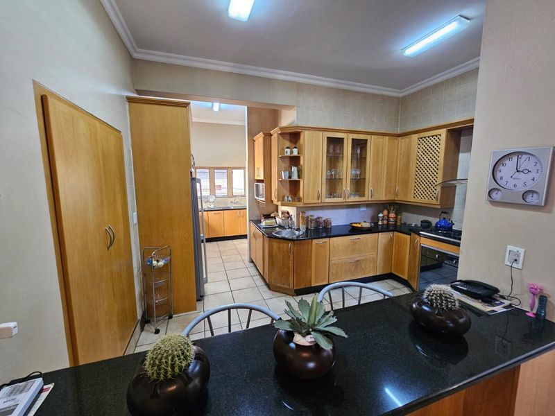 Charming Family Home with flatlet in security estate. - Photo 8