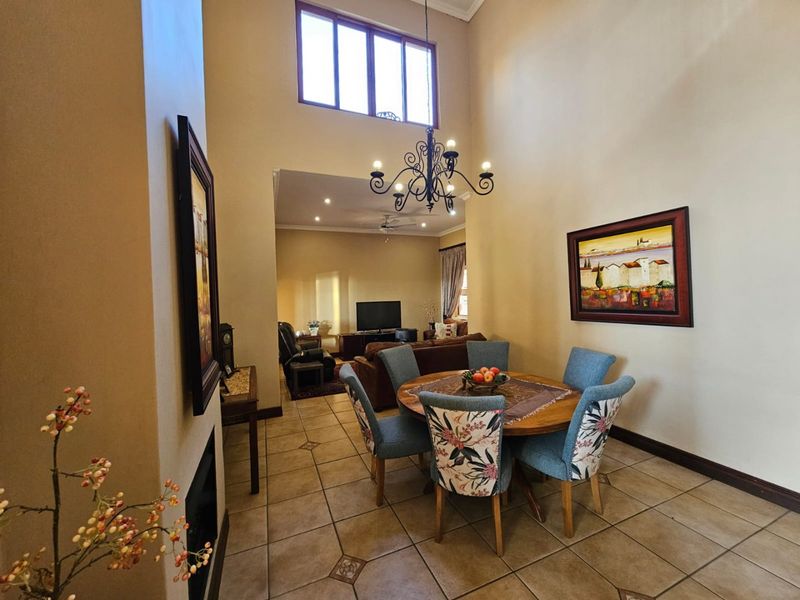 Charming Family Home with flatlet in security estate. - Photo 6