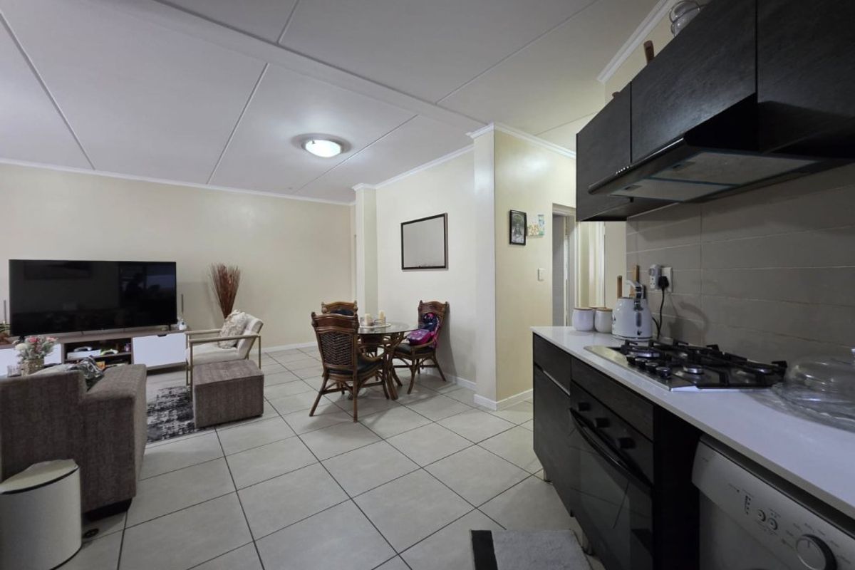 Spacious 3-Bedroom Garden Flat – Secure Living with Modern Comfort! - Photo 5