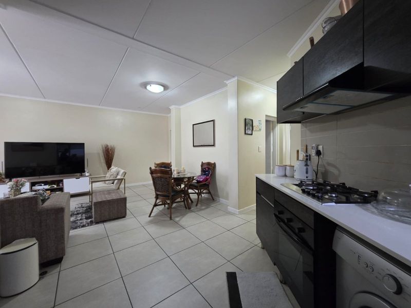 Spacious 3-Bedroom Garden Flat – Secure Living with Modern Comfort! - Photo 5